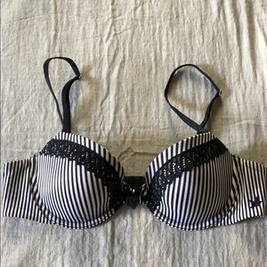 Discontinued Ella Aerie lightly lined bra